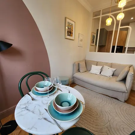 Appartement Magnifique Avec Vue Sur Les Toits Du Théatre Graslin Et La Place Nantes
