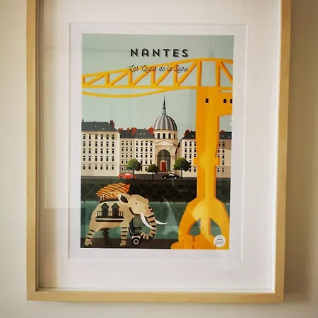 Magnifique Avec Vue Sur Les Toits Du Theatre Graslin Et La Place Appartement