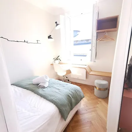 Magnifique Avec Vue Sur Les Toits Du Theatre Graslin Et La Place