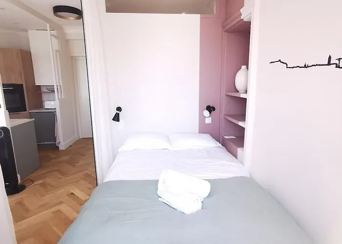 Magnifique Avec Vue Sur Les Toits Du Theatre Graslin Et La Place * Ναντ