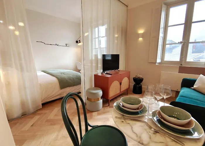 Magnifique Avec Vue Sur Les Toits Du Theatre Graslin Et La Place Ναντ